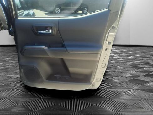 Used 2023 Toyota Tacoma TRD Off-Road image 12