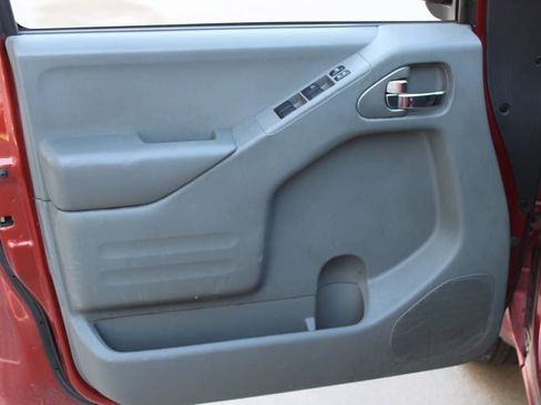 Used 2016 Nissan Frontier Desert Runner image 18