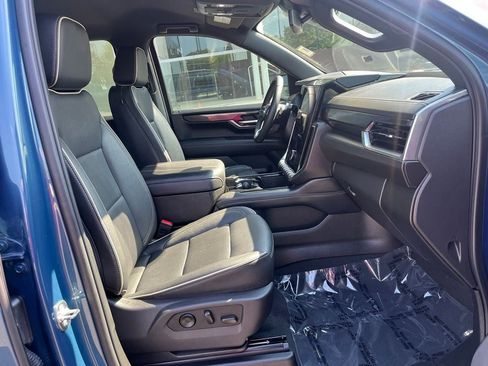 Used 2025 GMC Yukon XL Elevation AWD/4WD image 22