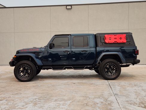 Used 2025 Jeep Gladiator Sport AWD/4WD image 5