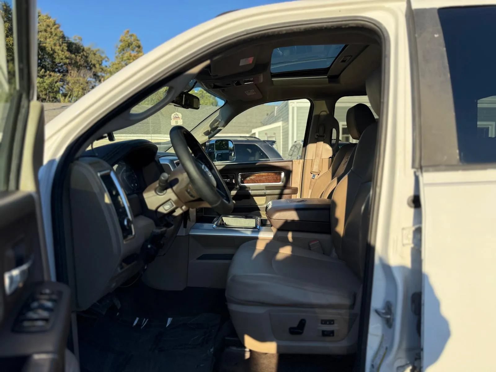 Used 2012 RAM 2500 Laramie w/ Cold Weather Group AWD/4WD image 11