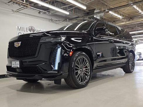 Used 2023 Cadillac Escalade ESV V AWD/4WD image 15