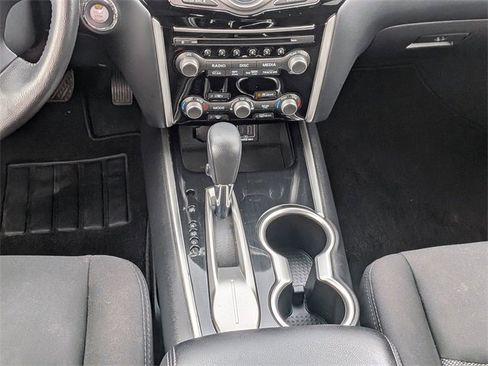 Used 2020 Nissan Pathfinder SV image 19
