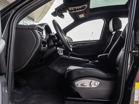 Certified 2026 Porsche Macan AWD/4WD image 25