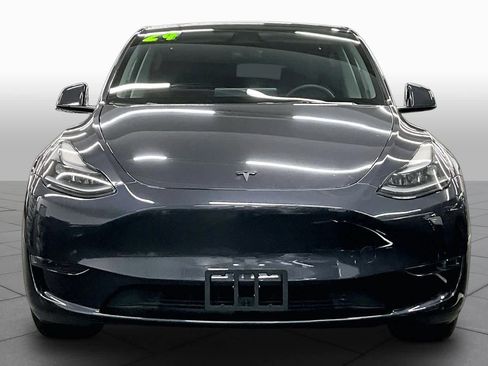 Used 2024 Tesla Model Y 2WD image 3