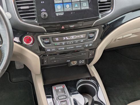 Used 2022 Honda Pilot Touring image 19