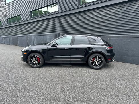 Certified 2023 Porsche Macan S AWD/4WD image 2