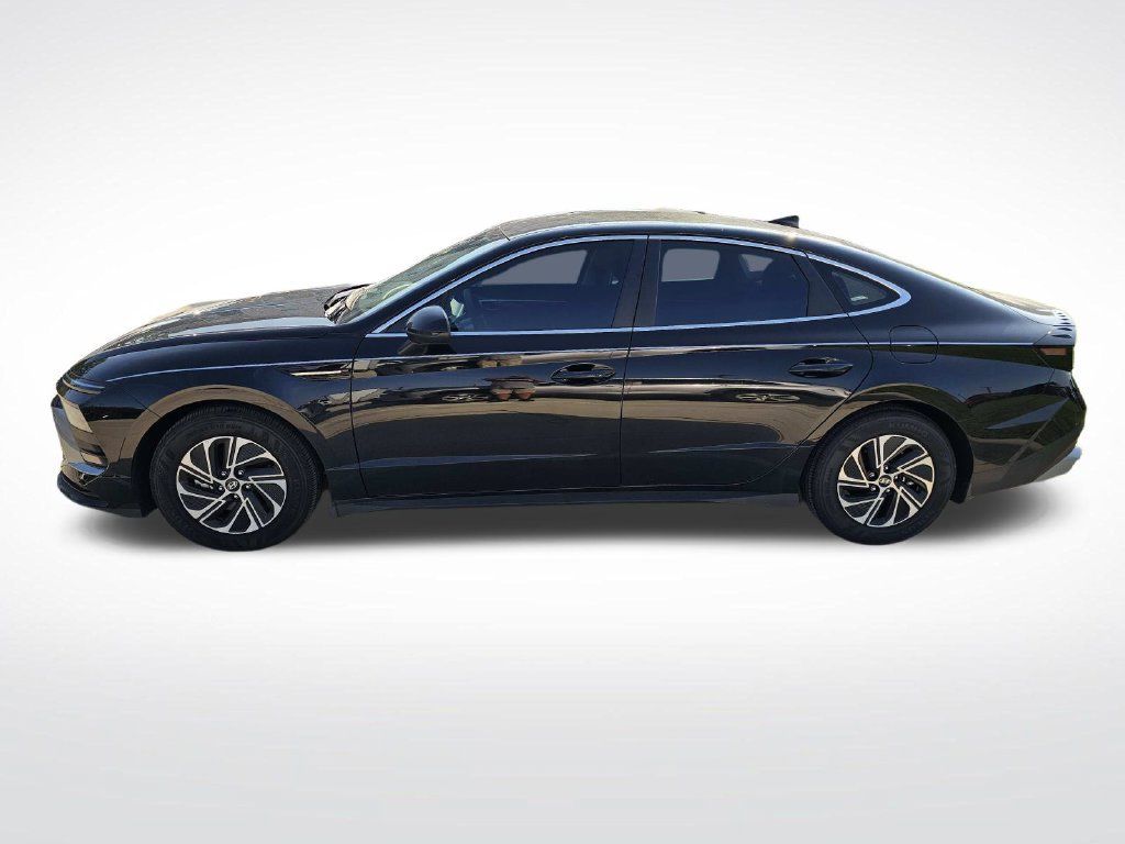 Certified 2026 Hyundai Sonata Blue FWD image 11