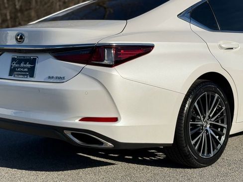 Certified 2023 Lexus ES 350 w/ Premium Package image 14