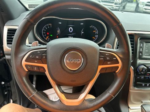 Used 2017 Jeep Grand Cherokee Laredo w/ Quick Order Package 23E AWD/4WD image 14