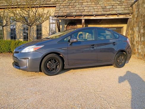 Used 2013 Toyota Prius Three w/ Solar Roof Pkg FWD image 5