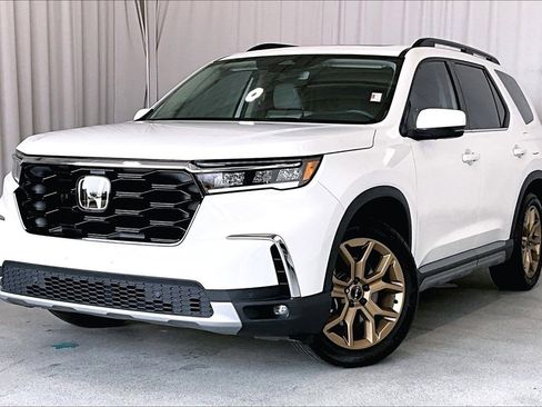 Used 2024 Honda Pilot Touring image 12