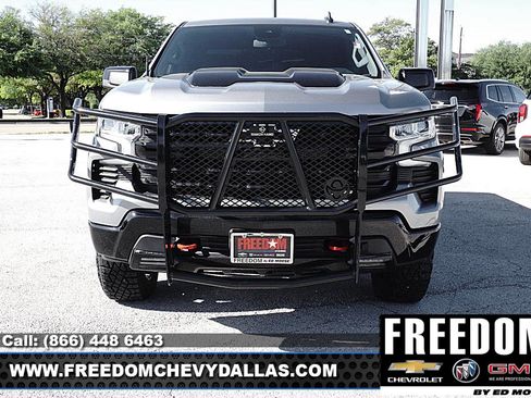Used 2024 Chevrolet Silverado 1500 LT Trail Boss w/ LPO, Dark Essentials Package image 2