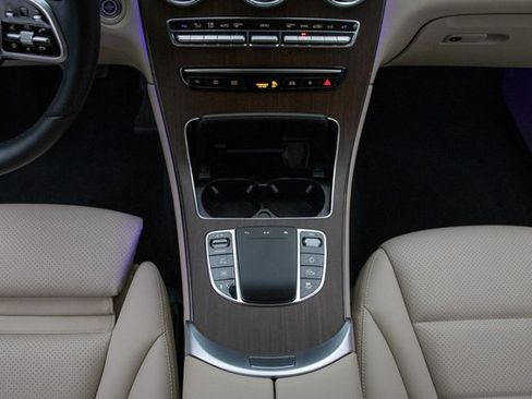 Used 2022 Mercedes-Benz GLC 300 4MATIC image 23