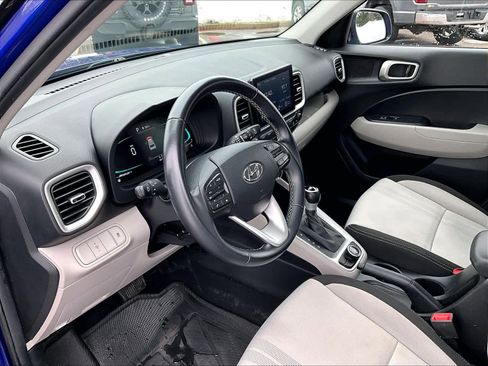 Used 2023 Hyundai Venue SEL image 8