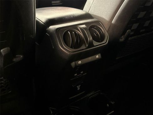 Used 2021 Jeep Wrangler Unlimited Rubicon AWD/4WD image 34