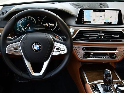 Used 2018 BMW 740i RWD image 43