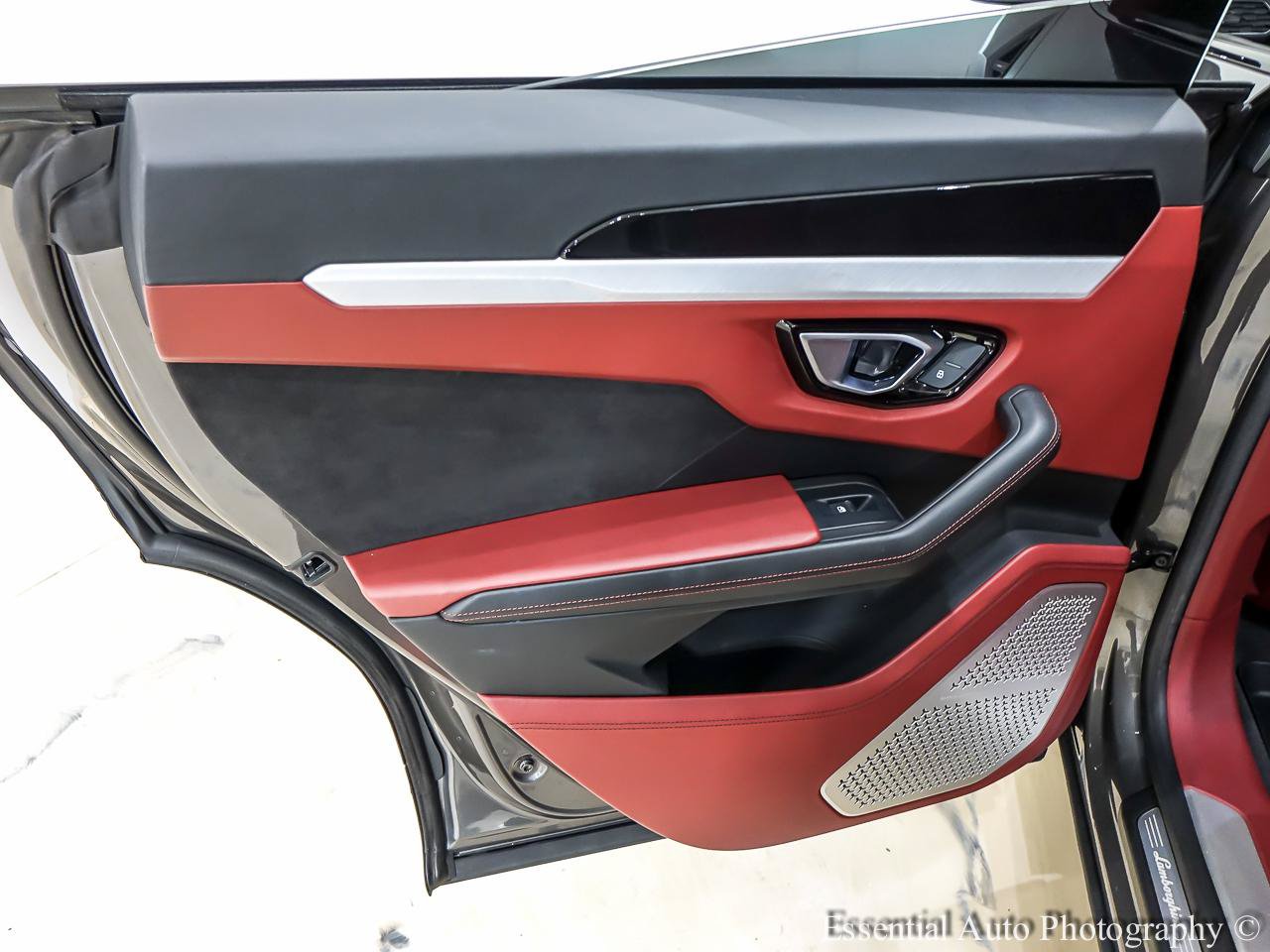Used 2021 Lamborghini Urus AWD/4WD image 30