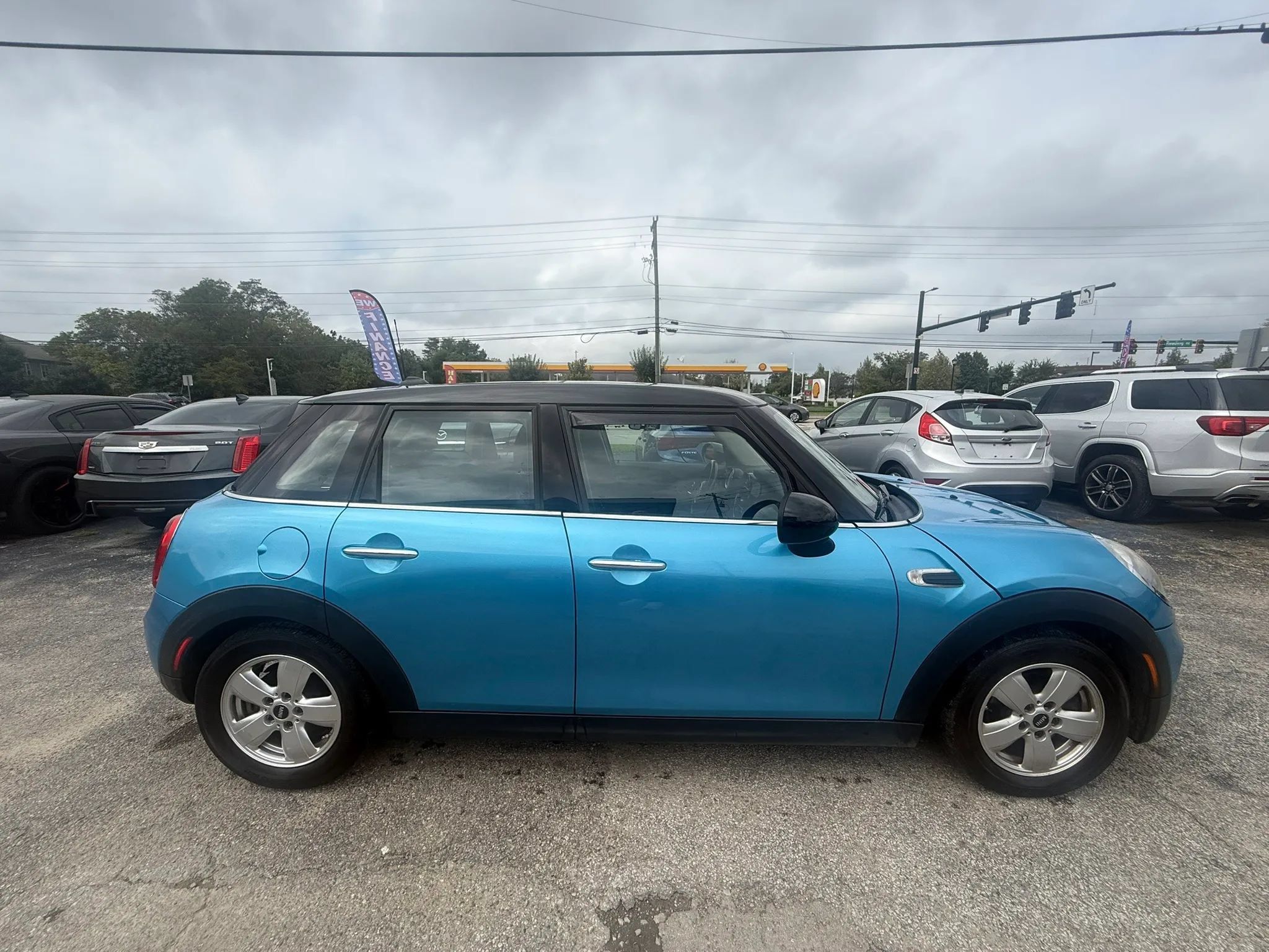 Used 2016 MINI Cooper 4-Door Hardtop FWD image 5
