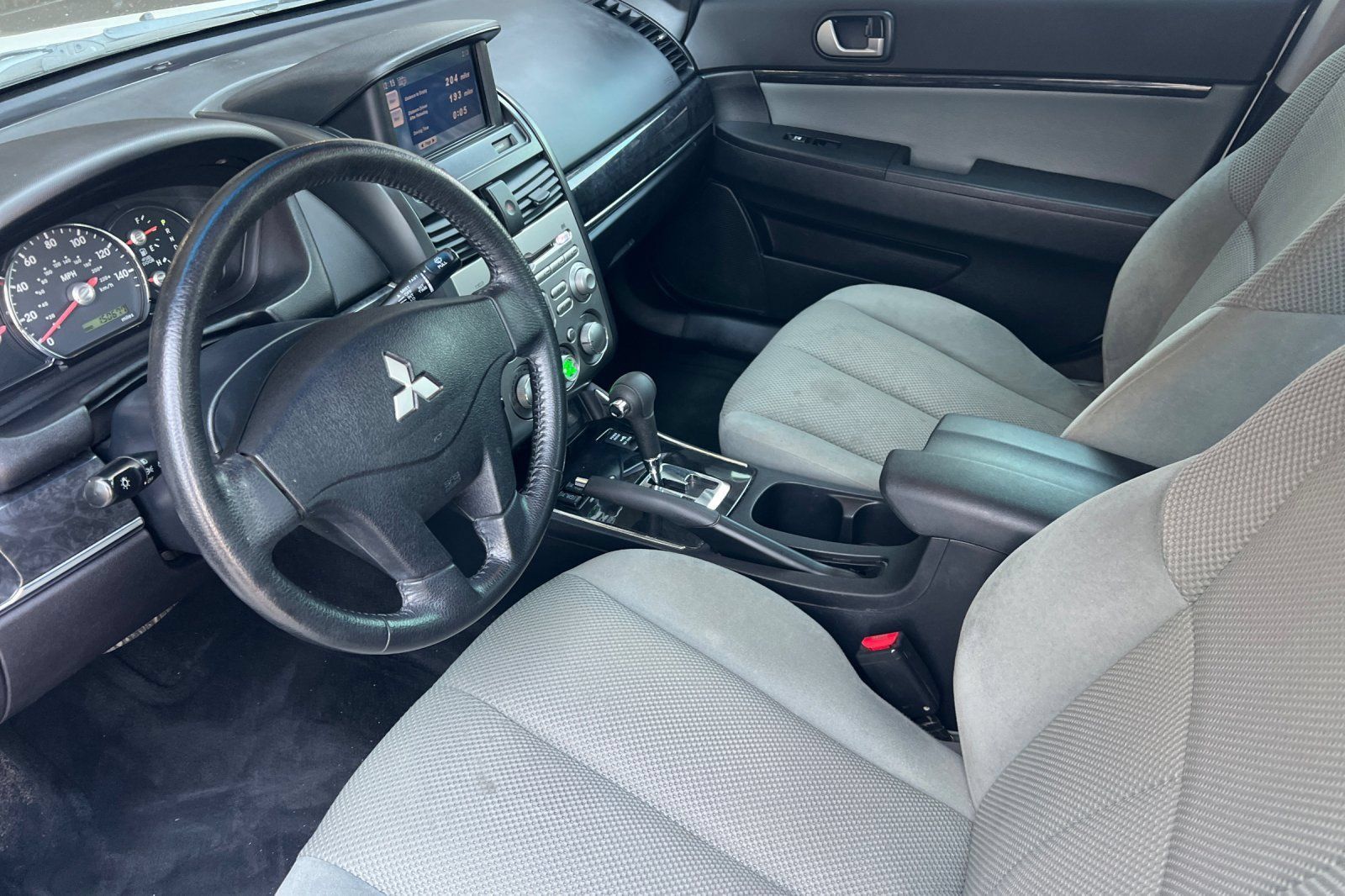 Used 2011 Mitsubishi Galant FWD image 4