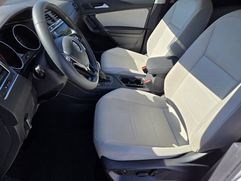 Used 2020 Volkswagen Tiguan SE w/ Panoramic Sunroof Package FWD image 11
