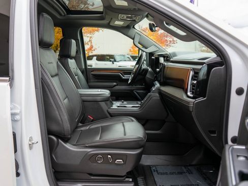 Used 2024 GMC Sierra 3500 Denali w/ Technology Package image 10