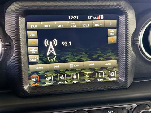 Used 2023 Jeep Wrangler Unlimited Sahara w/ Cold Weather Group AWD/4WD image 17