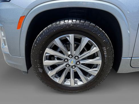 Used 2023 Chevrolet Traverse Premier AWD/4WD image 9