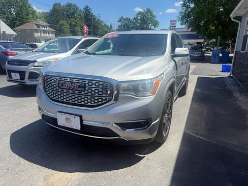 Used 2019 GMC Acadia Denali w/ Technology Package AWD/4WD image 3