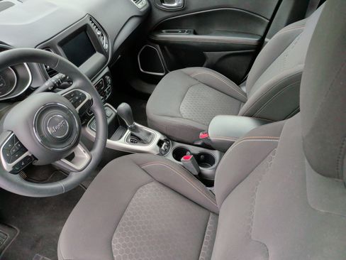 Used 2018 Jeep Compass Sport w/ Tech Group image 15