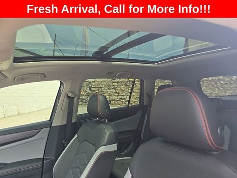Used 2025 Volkswagen Atlas Peak Edition SE AWD/4WD image 17