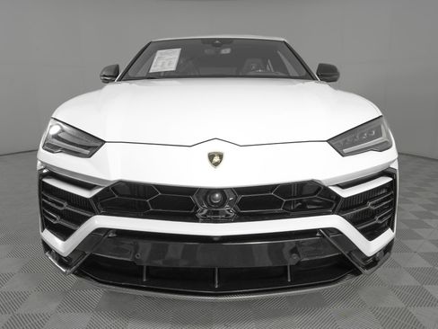 Used 2021 Lamborghini Urus image 2