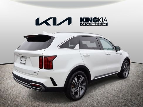 Certified 2023 Kia Sorento SX Prestige w/ Panoramic Sunroof Package AWD/4WD image 3