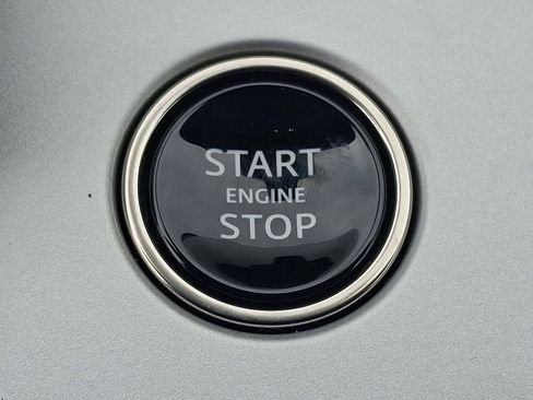 New 2026 Land Rover Range Rover Long Wheelbase SE image 18