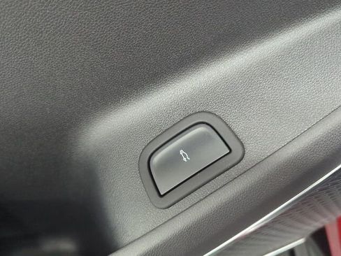Used 2025 Chevrolet Traverse RS AWD/4WD image 12