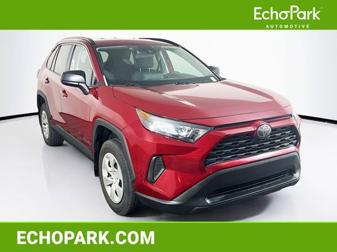Used 2020 Toyota RAV4 LE FWD image 1