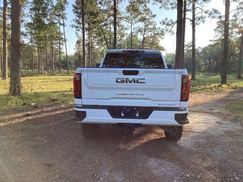 New 2025 GMC Sierra 2500 Denali Ultimate image 6