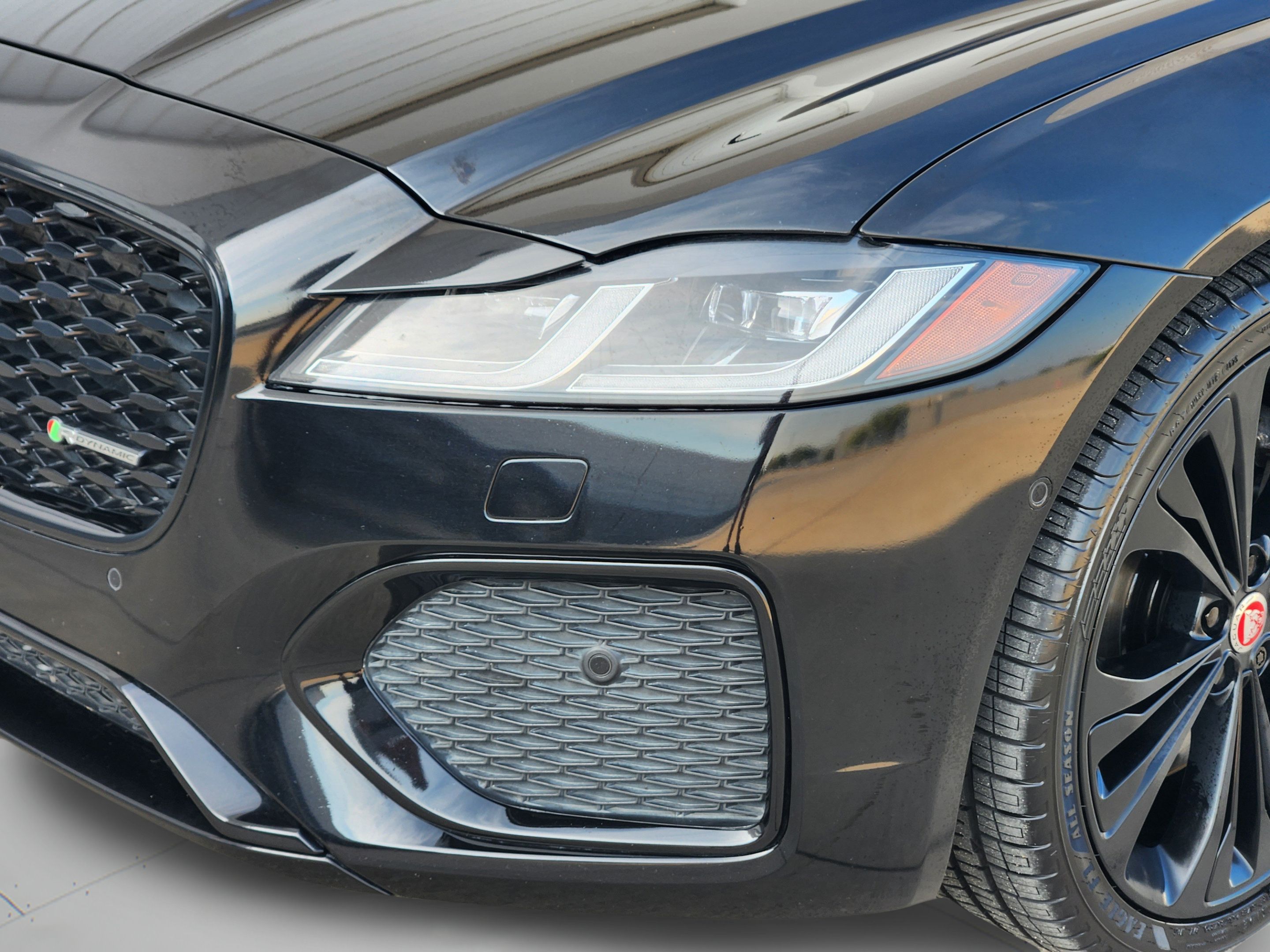 Used 2021 Jaguar XF R-Dynamic SE AWD/4WD image 8