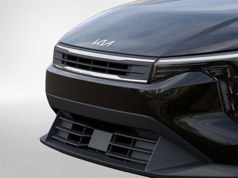 New 2025 Kia K4 LXS image 12