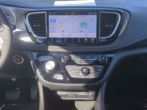 New 2026 Chrysler Pacifica Pinnacle image 19