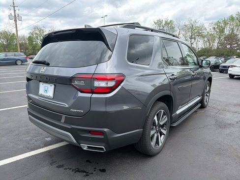 Certified 2025 Honda Pilot Touring image 5