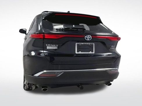 Certified 2022 Toyota Venza XLE image 10