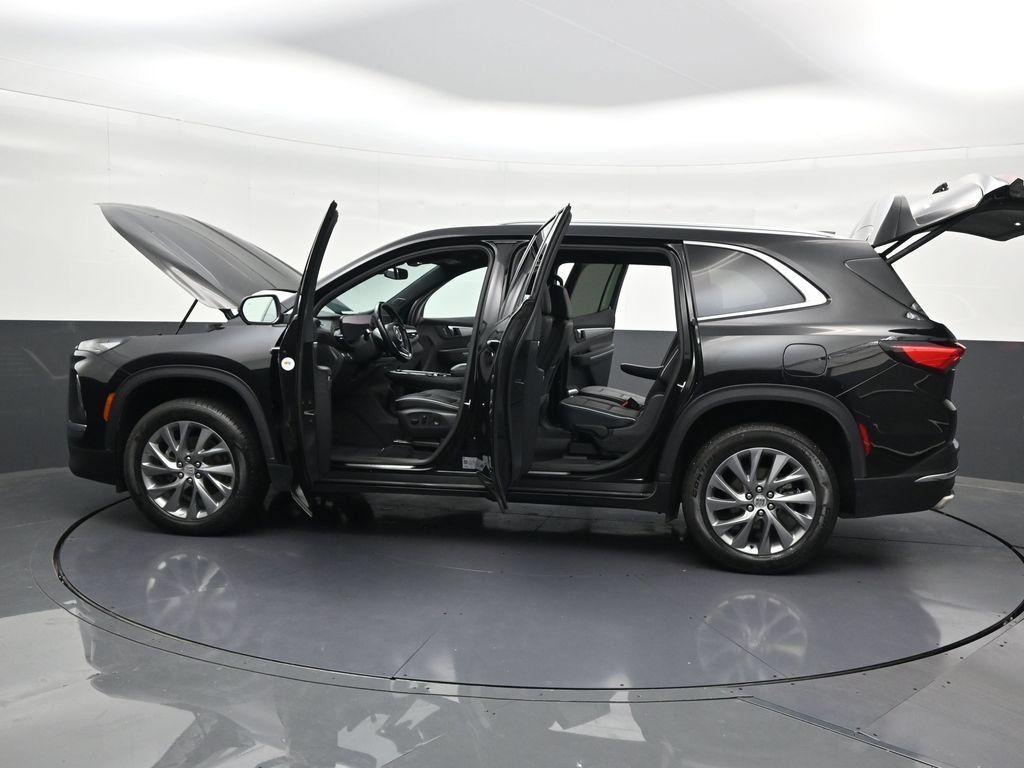 Used 2025 Buick Enclave Preferred w/ Power Package FWD image 33