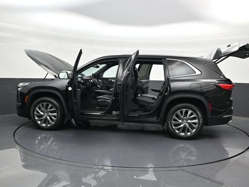 Used 2025 Buick Enclave Preferred w/ Power Package FWD image 33