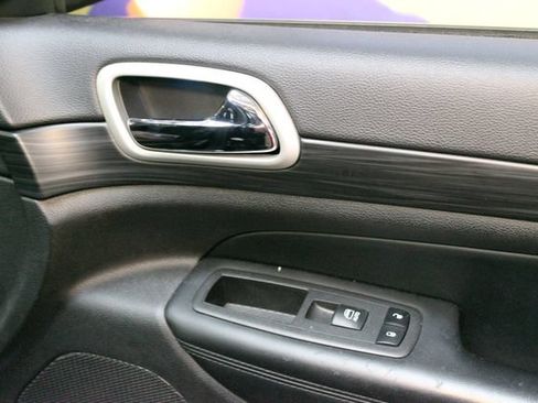 Used 2021 Jeep Grand Cherokee Altitude AWD/4WD image 8