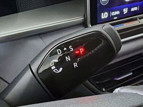 New 2026 Volkswagen Tiguan SE image 18