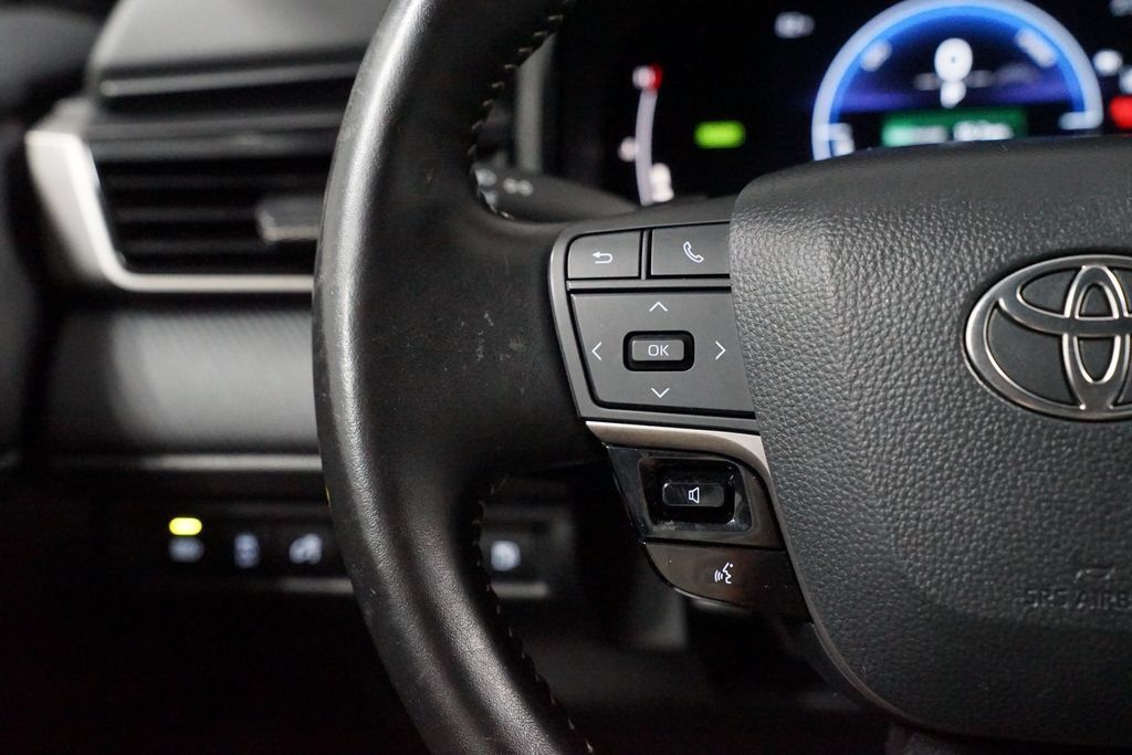 Certified 2025 Toyota Camry SE FWD image 14