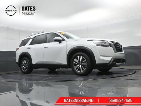Used 2025 Nissan Pathfinder SL AWD/4WD image 40