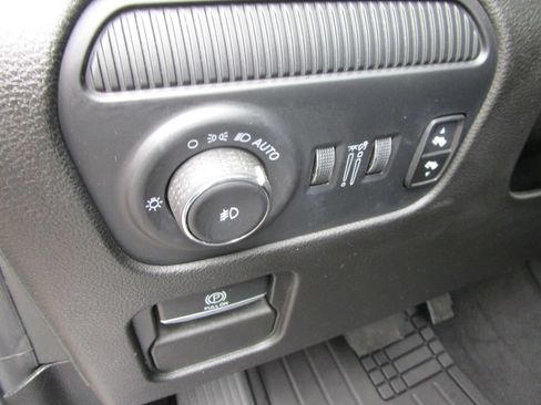 Used 2024 Jeep Wagoneer 2WD image 32