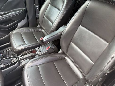 Used 2020 Buick Encore Essence FWD image 9